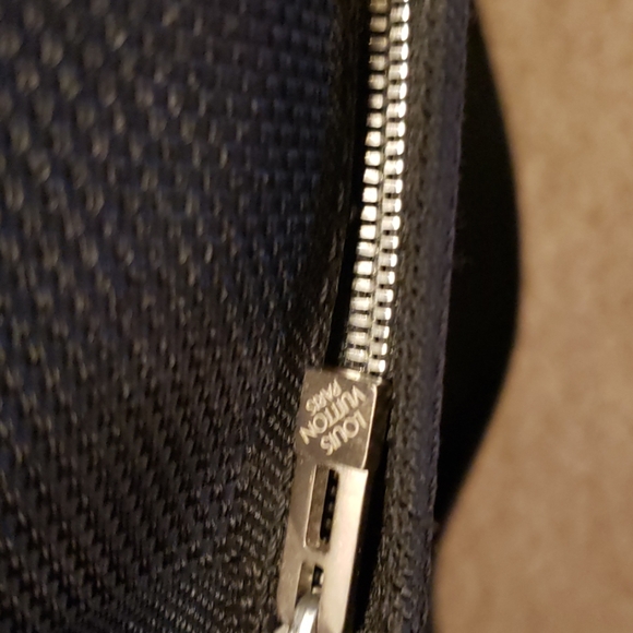 Louis Vuitton Damier Geant Messenger Bag - Picture 7 of 7
